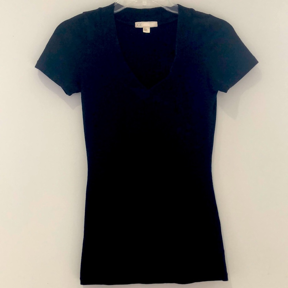 Women’s black vneck cotton spandex T-shirt. S/P